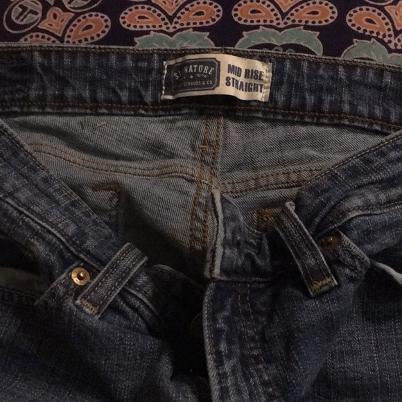Signature Levi’s Mid Rise Jeans - Picture 5 of 5